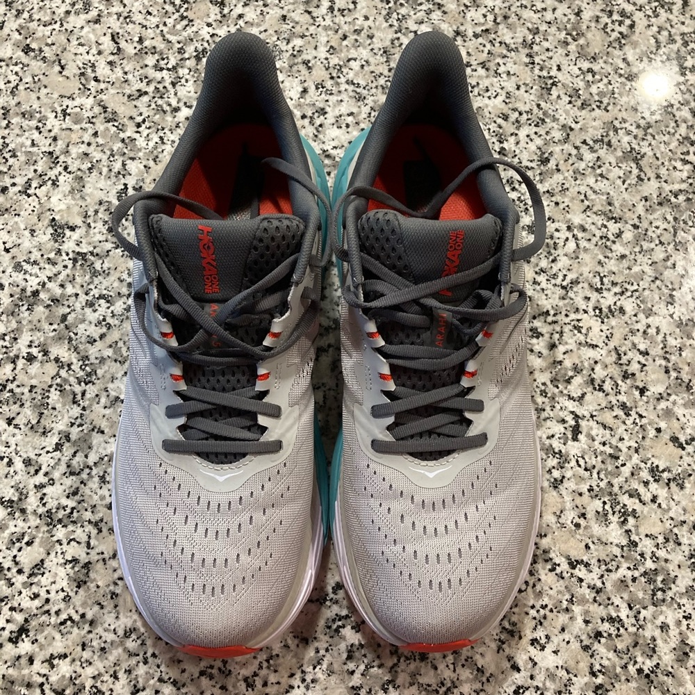 Hoka One One Arahi 5